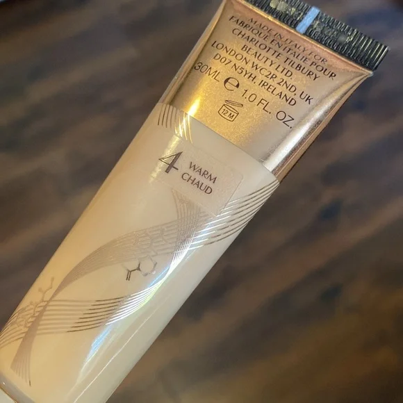 Charlotte Tilbury Make Up Beautiful Skin Foundation in 4 Warm - Picture 8 of 9